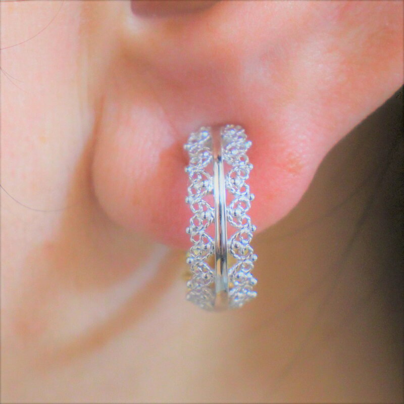 【ふるさと納税】＜ 甲府ジュエリー ＞ イヤリング ピアリング レディース ジュエリー アクセサリー シンプル シルバー リバーシブル 金 銀 金メッキ ロジウムメッキ フープ ギフト プレゼント 誕生日 贈り物 ラッピング ケース付 保証書付 k001-452 サムネイル3