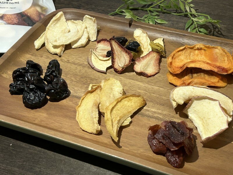 【ふるさと納税】 4回 定期便 ドライフルーツ 小袋 セット 無添加 ぶどう イチゴ りんご すもも なし 桃 柿 キウイ シャインマスカット みかん いちじく 和紅茶 常温 おやつ 朝食 スイーツ k050-021 サムネイル3