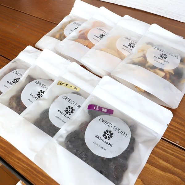 【ふるさと納税】 4回 定期便 ドライフルーツ 小袋 セット 無添加 ぶどう イチゴ りんご すもも なし 桃 柿 キウイ シャインマスカット みかん いちじく 和紅茶 常温 おやつ 朝食 スイーツ k050-021 サムネイル2