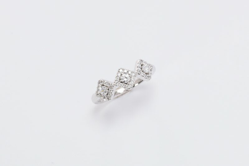 【ふるさと納税】＜ 甲府ジュエリー ＞ リング 指輪 ジュエリー アクセサリー レディース ダイヤモンド 0.39ct プラチナ PT950 クラシカル 華やか 上品 一生もの プレゼント ギフト ジュエリーケース付 保証書付 k118-142 サムネイル2