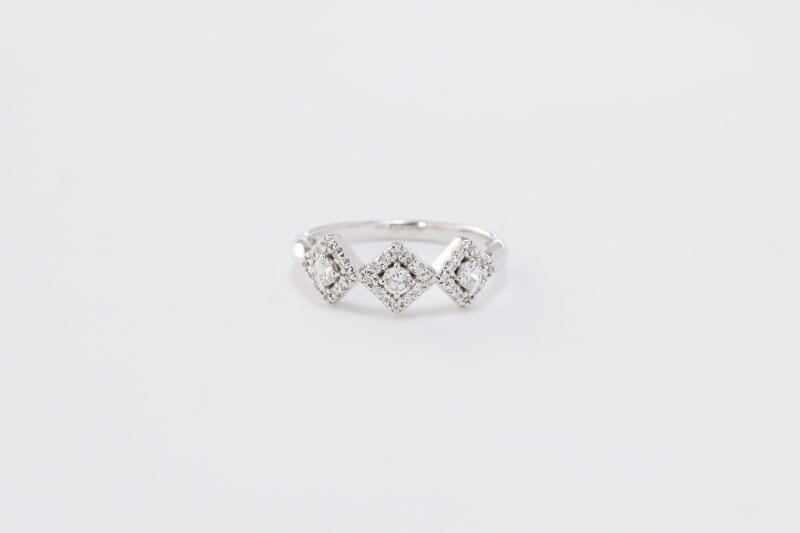 【ふるさと納税】＜ 甲府ジュエリー ＞ リング 指輪 ジュエリー アクセサリー レディース ダイヤモンド 0.39ct プラチナ PT950 クラシカル 華やか 上品 一生もの プレゼント ギフト ジュエリーケース付 保証書付 k118-142 サムネイル3