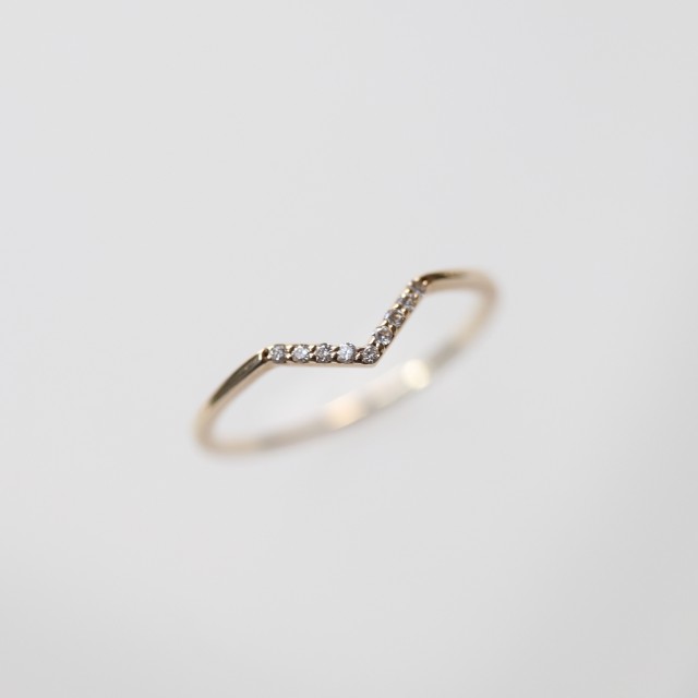 【ふるさと納税】＜ 甲府ジュエリー ＞ リング 指輪 ジュエリー レディース アクセサリー ダイヤモンド 天然 total0.03ct 9石 10金 K10 YG イエローゴールド Vライン ゴールド ギフト プレゼント 専用ケース付 鑑別書付 保証書付 k160-081 サムネイル3