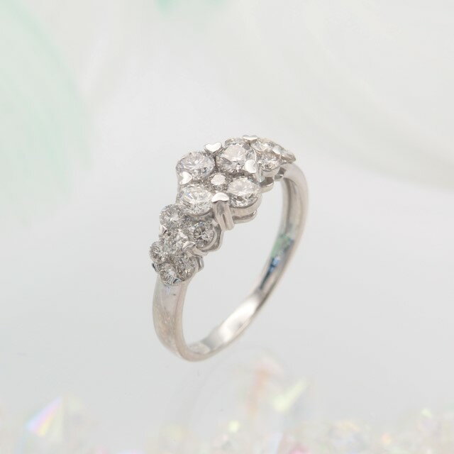 【ふるさと納税】＜ 甲府ジュエリー ＞ リング 指輪 レディース ジュエリー アクセサリー ダイヤモンド 計1.0ct 大粒 天然 プラチナ エレガント おしゃれ ギフト プレゼント ジュエリーケース付 鑑別書付 保証書付 k168-105 サムネイル3