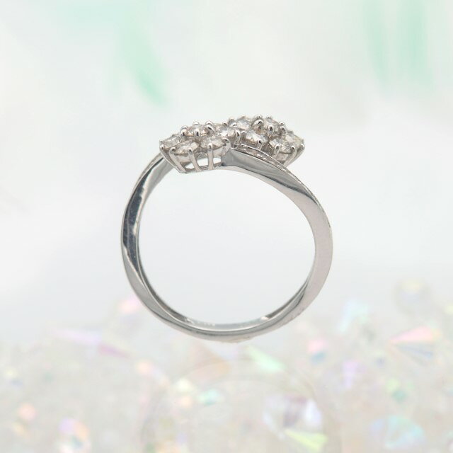 【ふるさと納税】＜ 甲府ジュエリー ＞ リング 指輪 レディース ジュエリー アクセサリー ダイヤモンド 1.0ct 天然 プラチナ おしゃれ フラワーモチーフ ギフト プレゼント ジュエリーケース付 鑑別書付 保証書付 k168-106 サムネイル3