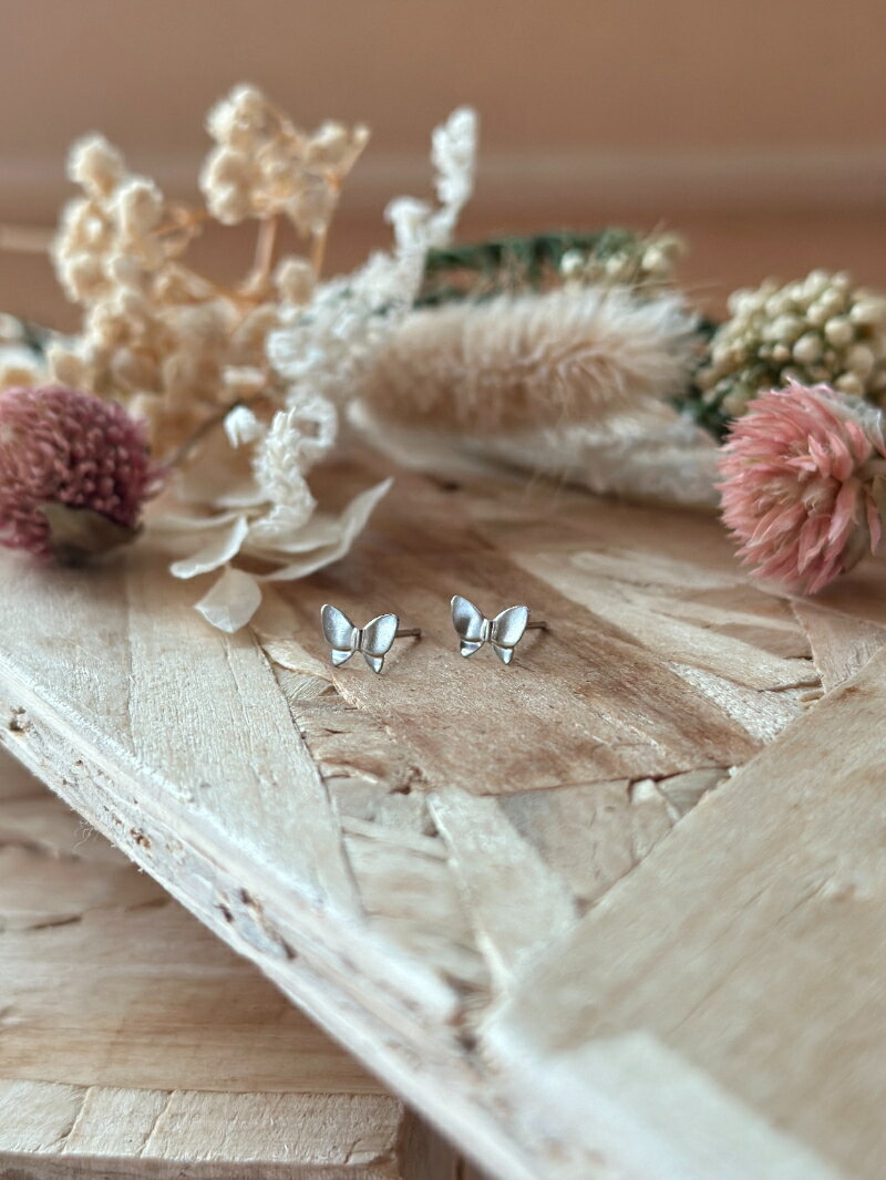 【ふるさと納税】＜ 甲府ジュエリー ＞ ピアス レディース ジュエリー アクセサリー 選べる 地金 pt900 プラチナ K18 イエローゴールド 蝶 モチーフ ギフト プレゼント ジュエリーケース付 鑑別書付 保証書付 k123-053 サムネイル3