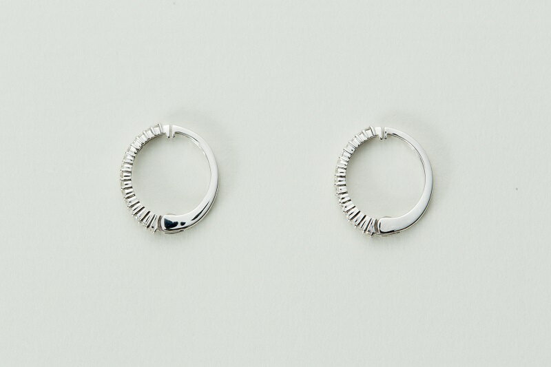 【ふるさと納税】＜ 甲府ジュエリー ＞ イヤリング ピアス ジュエリー レディース アクセサリー ダイヤモンド 0.20ct 30ピース K18 WG 18金 ホワイトゴールド リバーシブル イヤーカフ ギフト プレゼント ジュエリーケース付 保証書付 k181-012 サムネイル3