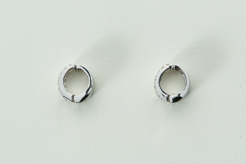 【ふるさと納税】＜ 甲府ジュエリー ＞ イヤリング ピアス ジュエリー レディース アクセサリー ダイヤモンド 0.64ct K18 WG 18金 ホワイトゴールド イヤーカフ リバーシブル ギフト プレゼント ジュエリーケース付 保証書付 k181-017 サムネイル3