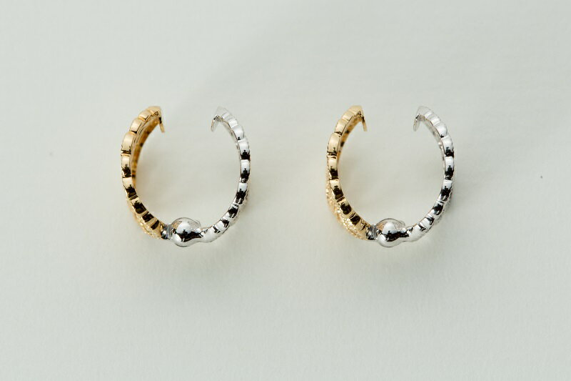 【ふるさと納税】＜ 甲府ジュエリー ＞ イヤリング ピアス ジュエリー レディース アクセサリー K18 YG WG 18金 イエローゴールド ホワイトゴールド イヤーカフ リバーシブル ギフト プレゼント ジュエリーケース付 保証書付 k181-025 サムネイル2