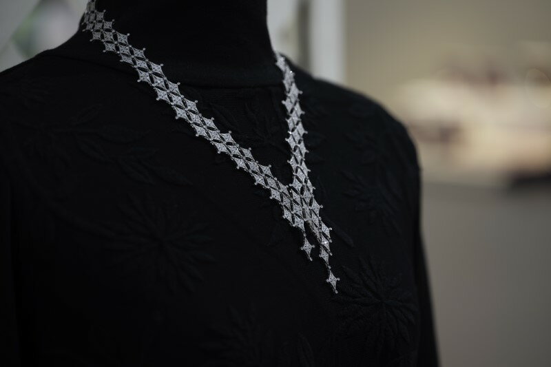 【ふるさと納税】＜ 甲府ジュエリー ＞ ペンダント ネックレス ジュエリー レディース アクセサリー ダイヤモンド 4.8ct プラチナ 天の川 ミルキーウェイ モチーフ ギフト プレゼント ジュエリーケース付 保証書付 k239-023 サムネイル3