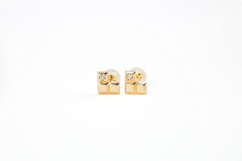 【ふるさと納税】＜ 甲府ジュエリー ＞ ピアス ジュエリー レディース メンズ アクセサリー ダイヤモンド 0.02ct 18金 K18 イエローゴールド スタッド 日常使い BLOCKデザイン ハンドメイド 巾着付 保証書付 k244-026 サムネイル2