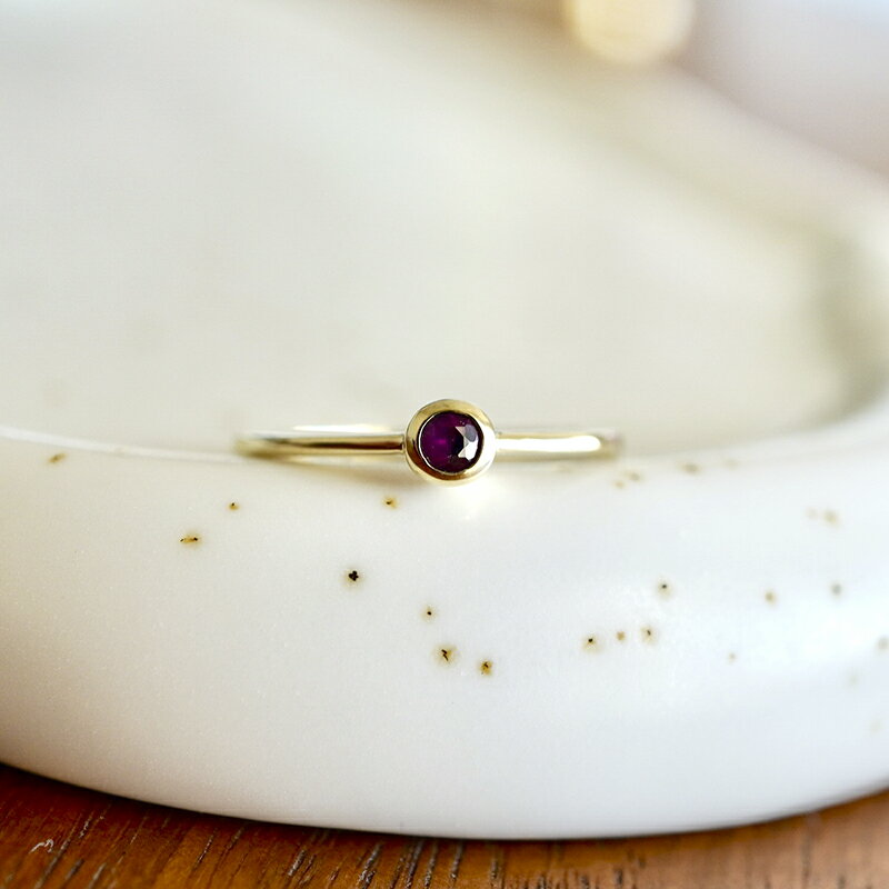 【ふるさと納税】＜ 甲府ジュエリー ＞ リング 指輪 ジュエリー レディース アクセサリー 選べる種類 エメラルド ルビー サファイア K10 イエローゴールド シンプル 一粒石 ギフト プレゼント ジュエリーケース付 保証書付 k247-027 サムネイル3