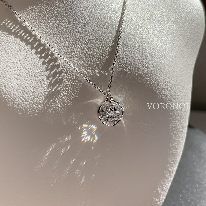 【ふるさと納税】＜ 甲府ジュエリー ＞ ネックレス ペンダント ダイヤモンド ジュエリー レディース アクセサリー 0.03ct ホワイトゴールド K10WG クリアクォーツ フラワーカット VORONOI ギフト プレゼント ジュエリーケース付 保証書付 k246-002 サムネイル3