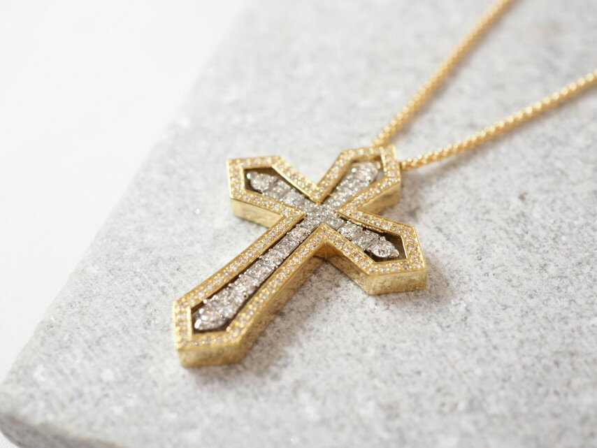 【ふるさと納税】＜ 甲府ジュエリー ＞ ペンダント ネックレス ジュエリー レディース アクセサリー ダイヤモンド 計1.00ct イエローゴールド プラチナ クロス ギフト プレゼント ジュエリーケース付 鑑別書付 保証書付 k257-044 サムネイル3