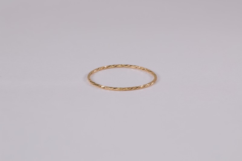 【ふるさと納税】＜ 甲府ジュエリー ＞ リング 指輪 ジュエリー レディース アクセサリー K18 イエローゴールド 上質な輝き 繊細 シンプル ハンドメイド ギフト プレゼント ギフトボックス付 保証書付 k220-109 サムネイル2