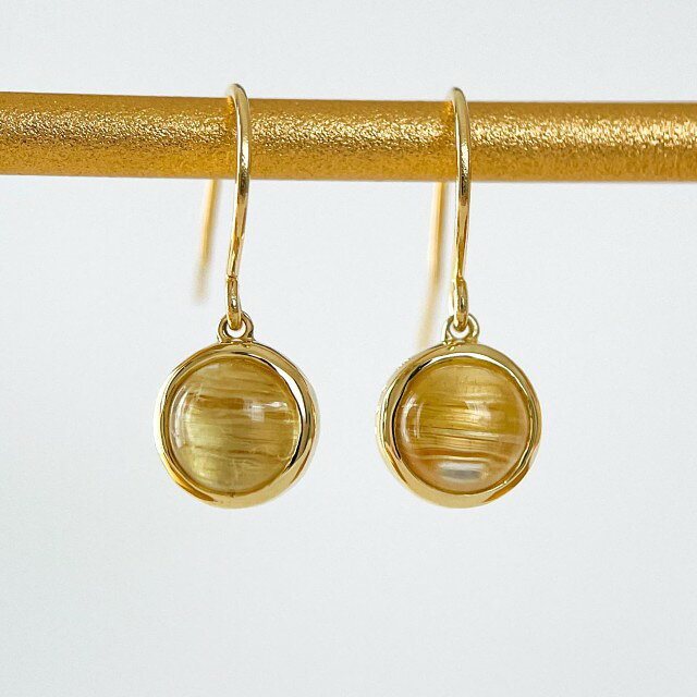 【ふるさと納税】＜ 甲府ジュエリー ＞ ピアス レディース アクセサリー K18 イエローゴールド タイチンキャッツアイルチルクォーツ フックタイプ ギフト プレゼント ジュエリーケース付 保証書付 k337-027 サムネイル2