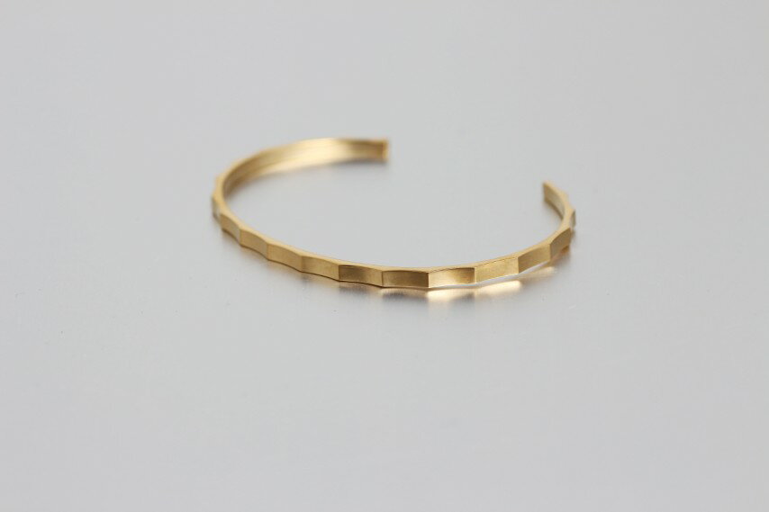 【ふるさと納税】＜ 甲府ジュエリー ＞ バングル ブレスレット ジュエリー レディース アクセサリー K18 イエローゴールド 凹凸 大人 クール シンプル ギフト プレゼント ジュエリーボックス付 保証書付 k344-009 サムネイル2