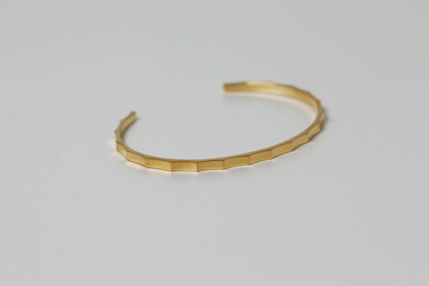 【ふるさと納税】＜ 甲府ジュエリー ＞ バングル ブレスレット ジュエリー レディース アクセサリー K18 イエローゴールド 凹凸 大人 クール シンプル ギフト プレゼント ジュエリーボックス付 保証書付 k344-009 サムネイル3