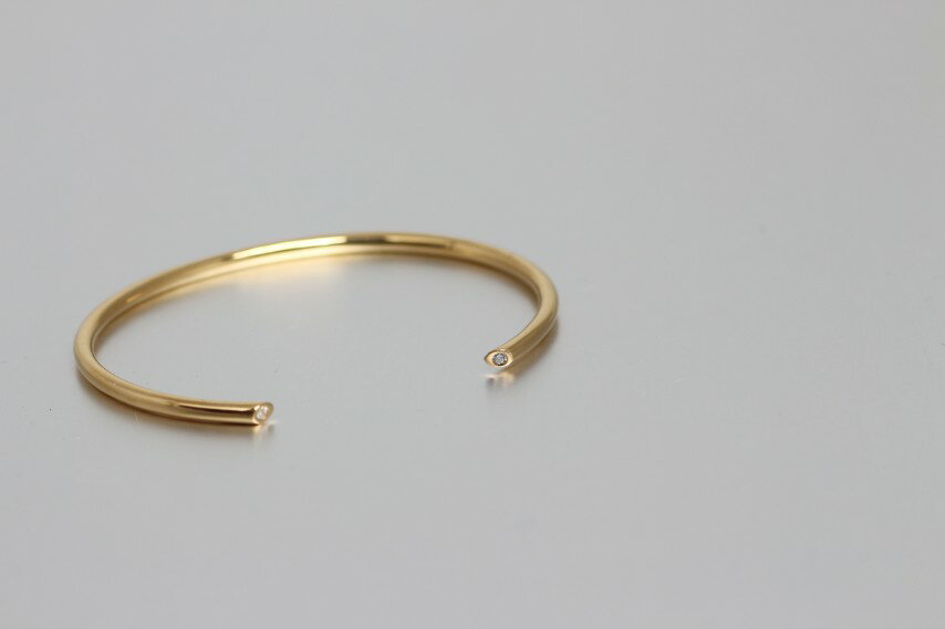 【ふるさと納税】＜ 甲府ジュエリー ＞ バングル ブレスレット ジュエリー レディース アクセサリー K18 イエローゴールド 天然 ダイヤモンド 合計0.05ct 大人 シンプル ギフト プレゼント ジュエリーボックス付 保証書付 k344-011 サムネイル2
