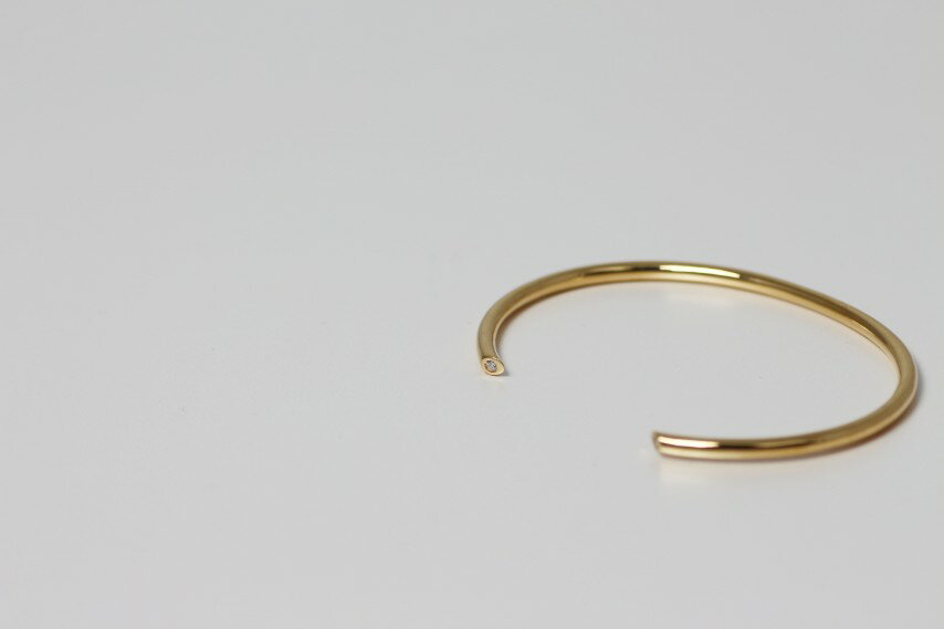 【ふるさと納税】＜ 甲府ジュエリー ＞ バングル ブレスレット ジュエリー レディース アクセサリー K18 イエローゴールド 天然 ダイヤモンド 合計0.05ct 大人 シンプル ギフト プレゼント ジュエリーボックス付 保証書付 k344-011 サムネイル3