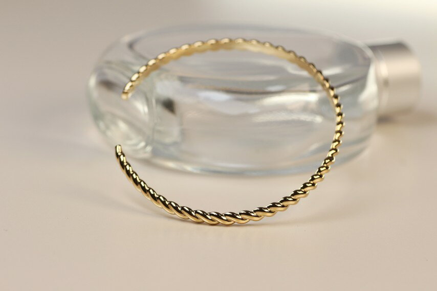 【ふるさと納税】＜ 甲府ジュエリー ＞ バングル ブレスレット ジュエリー メンズ アクセサリー K18 イエローゴールド 大人 ねじり 個性 贅沢 シンプル ギフト プレゼント ジュエリーボックス付 保証書付 k344-028 サムネイル2
