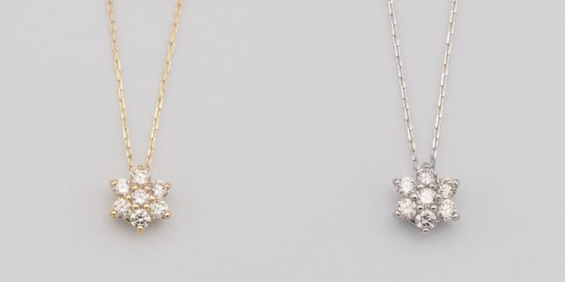 ＜ 甲府ジュエリー ＞ ネックレス ペンダント ジュエリー アクセサリー レディース ダイヤモンド 0.2ct 選べる地金 K18 18金 PT900/PT850 プラチナ ギフト プレゼント おしゃれ 記念日 贈り物 フラワー かわいい ダイア ケース付 保証書付 k348-032
