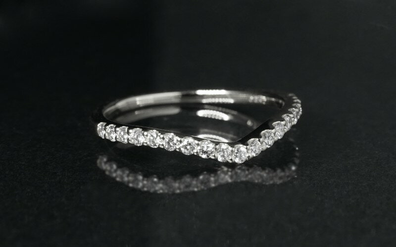 【ふるさと納税】＜ 甲府ジュエリー ＞ リング 指輪 ジュエリー レディース アクセサリー 天然 ダイヤモンド 0.20ct PT900 プラチナ V字 デザイン ハーフエタニティー ギフト プレゼント ジュエリーケース付 鑑別書付 保証書付 k347-027 サムネイル2