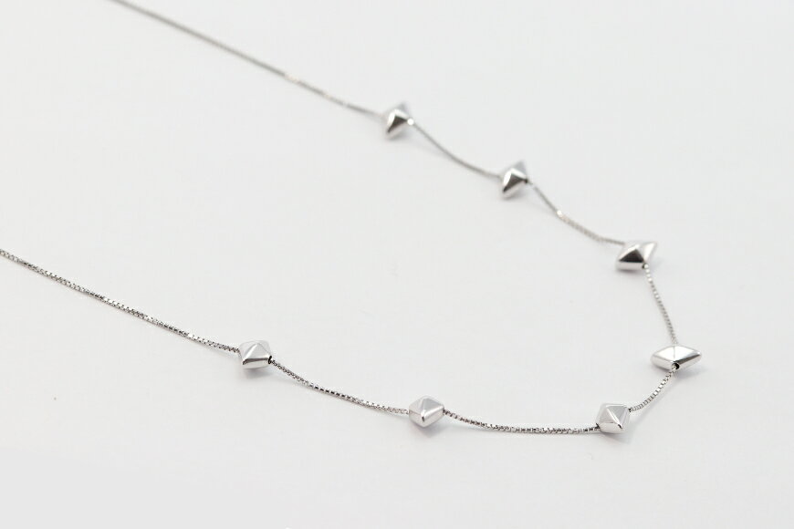 【ふるさと納税】 ネックレス K18WG 菱形パーツ ステーションネック Islauth24 [slauth 山梨県 韮崎市 20743195] アクセサリー ネックレス ジュエリー シンプル おしゃれ プレゼント ギフト 贈りもの 贈答 サムネイル3