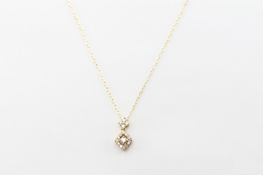 【ふるさと納税】 ペンダント K10YG ダイヤメレー数付 Islauth41 [slauth 山梨県 韮崎市 20743202] アクセサリー ネックレス ジュエリー ダイヤ シンプル おしゃれ プレゼント ギフト 贈りもの 贈答 サムネイル2