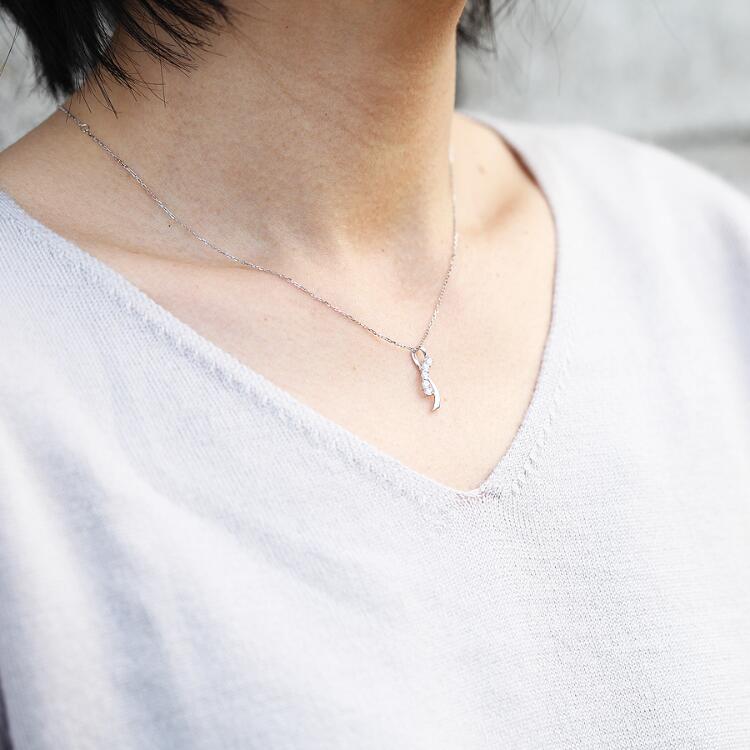 【ふるさと納税】 ネックレス プラチナ PT900 ダイヤモンド 0.2ct リボン モチーフ レディース ペンダント【f132-pt】 [株式会社オーダーメイドジュエリーメイ 山梨県 韮崎市 20742943] アクセサリー ジュエリー アクセ サムネイル2