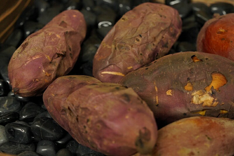 【ふるさと納税】 【2026年先行予約】 焼きいも 甲州芋徹 超熟成 冷凍 焼き芋 5～6本入 1kg以上 個包装 紅はるか さつまいも 蜜 栽培期間中農薬不使用 化学肥料不使用 ねっとり 濃厚な甘さ 低温熟成 遠赤外線 石焼 山梨県 北杜市 送料無料 - 画像2