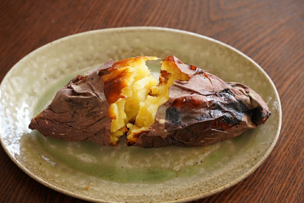 【ふるさと納税】 超熟成 石焼 冷凍 焼き芋 2種 セット 人気品種 紅はるか ふくむらさき 食べ比べ 甘い 上品 ねっとり しっとり 香ばしい とろける なめらか 甲州芋徹 遠赤外線 山梨県 北杜市 送料無料 - 画像2