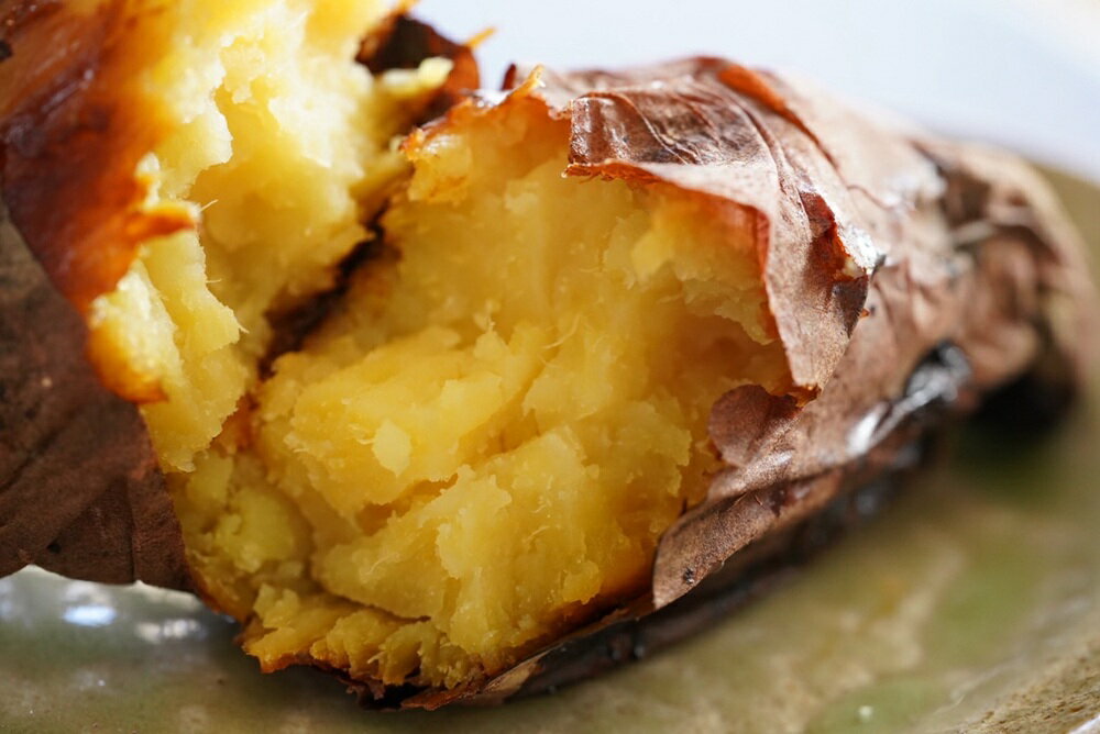 【ふるさと納税】 超熟成 石焼 冷凍 焼き芋 2種 セット 人気品種 紅はるか ふくむらさき 食べ比べ 甘い 上品 ねっとり しっとり 香ばしい とろける なめらか 甲州芋徹 遠赤外線 山梨県 北杜市 送料無料 - 画像3