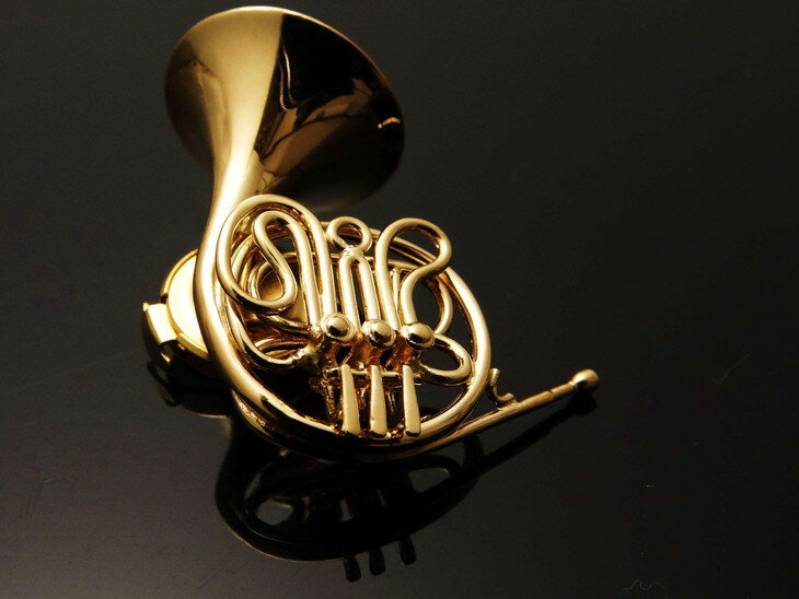 【ふるさと納税】K18 ホルンブローチ ゴールド ブローチ おしゃれ アクセサリー 楽器 山梨県甲斐市　 ファッション小物 シンプル おしゃれ 耳元 楽器モチーフ お出かけ サムネイル3