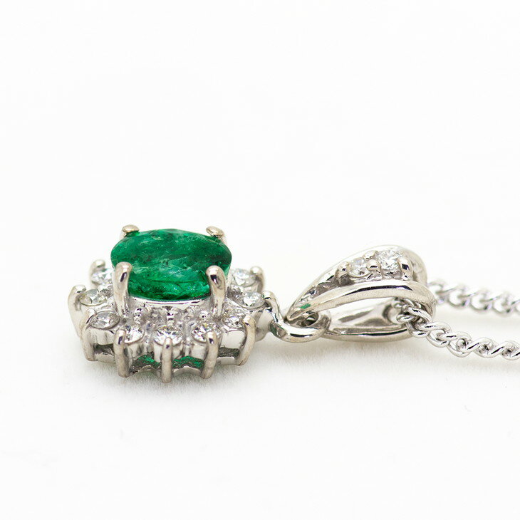 【ふるさと納税】エメラルド ペンダント 0.4ct K10WG [13403] ダイヤモンド ネックレス アクセサリー レディース ジュエリー山梨県甲斐市　お届け：入金確認後、1ヶ月ほどでお届け（年度末は2ヶ月ほどお時間をいただく場合がございます） サムネイル3