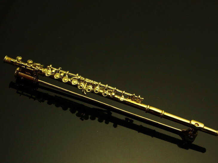 【ふるさと納税】K18 フルートブローチ ゴールド ブローチ おしゃれ 楽器 アクセサリー 山梨県甲斐市　 ファッション小物 楽器モチーフ 胸元 華やか 金 贈り物 自分へのご褒美 サムネイル3