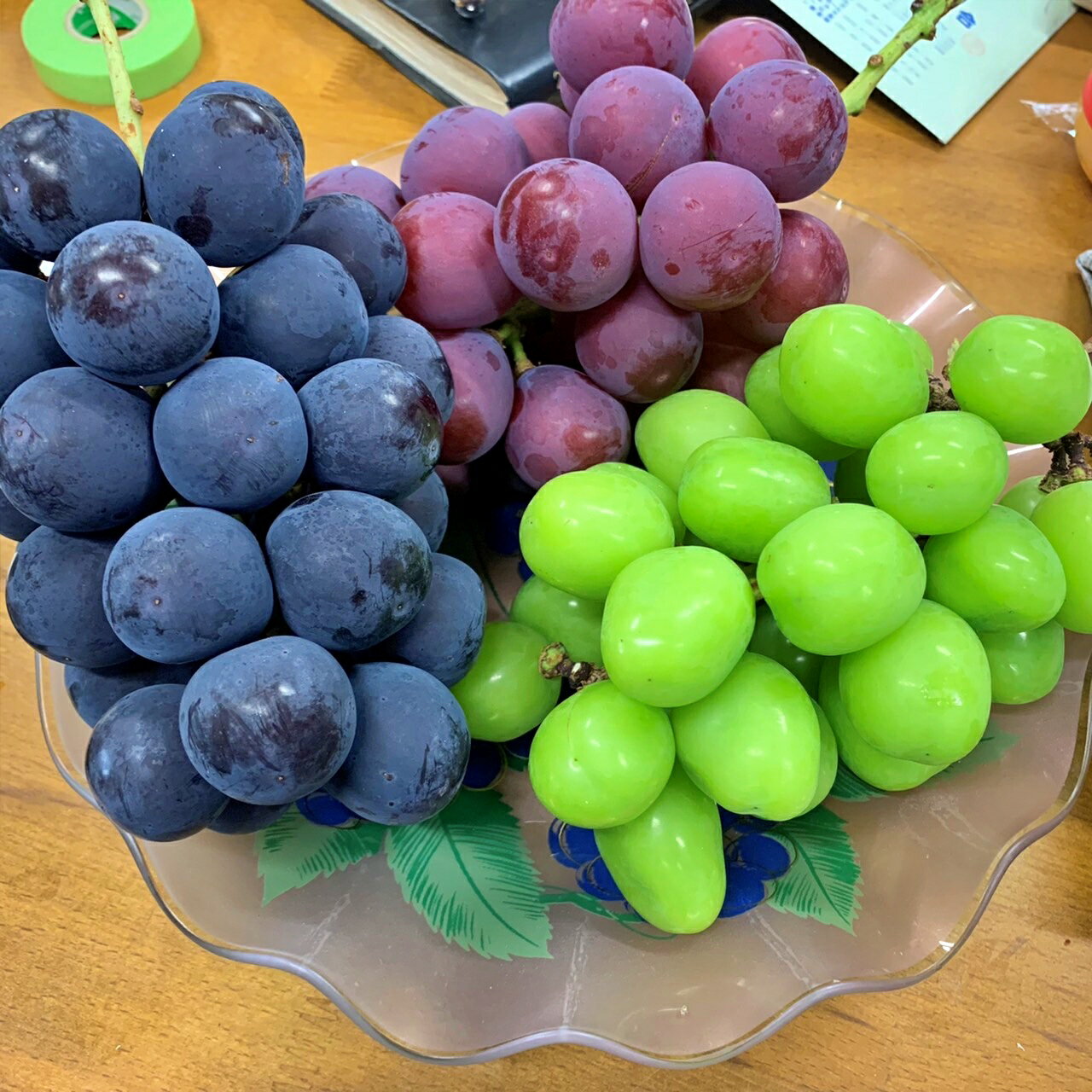 【ふるさと納税】【2026年発送★先行予約】山梨県産　ぶどう狂い　【シャインマスカットを含む旬のぶどう5種】旬を迎えた順から発送　【定期便　約1kg　全5回】　期間限定 ぶどう 人気 贈答 ギフト 中元 旬 果物 フルーツ 山梨県 笛吹市 リピート 送料無料 105-005 - 画像3