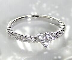 【ふるさと納税】 リング 指輪 ジュエリー レディース ファッション アクセサリー pt950 天然 ダイヤモンド 0.37ct ハート エタニティ SIクラス 0.37カラット 天然石 プラチナ950 ダイヤ ブライダル 記念日 ギフト ラッピング 品質保証書付 r-101 (KRP) 【M5-1411】 サムネイル3
