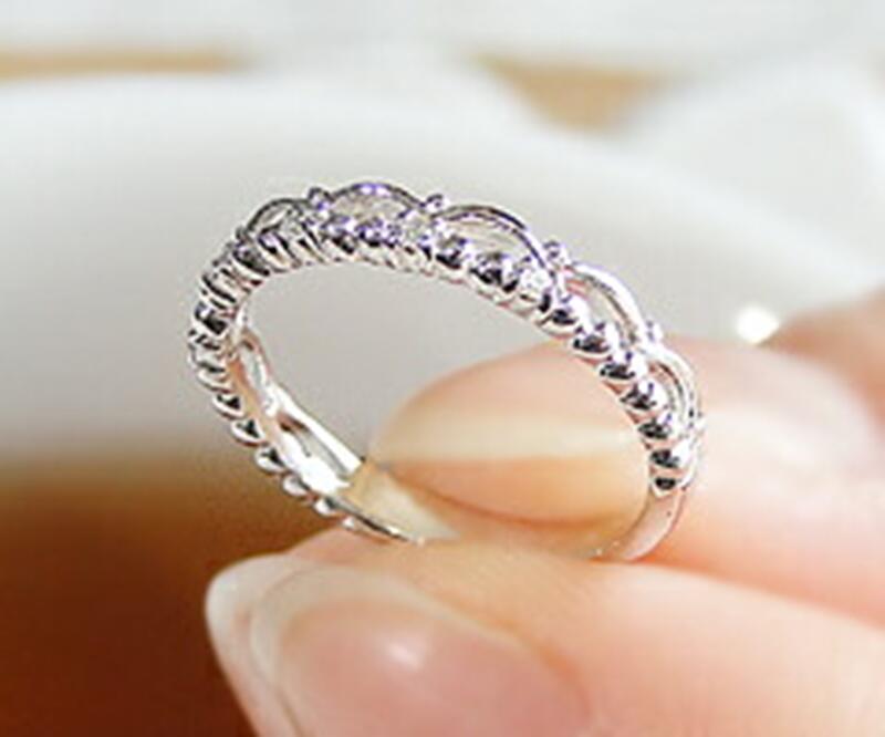 【ふるさと納税】 リング 指輪 ジュエリー レディース ファッション アクセサリー ゴールド 天然 ダイヤモンド 0.03ct K18 WG ピンキー 小指 天然石 SIクラス 18金 5石 ホワイト アンティーク調 プレゼント ラッピング ギフト 品質保証書付 r-121 (KRP) 【G45-1410】 サムネイル3