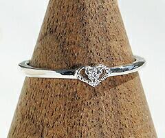 【ふるさと納税】 リング 指輪 ジュエリー レディース ファッション アクセサリー ゴールド 天然 ダイヤモンド K18 WG ピンキー 天然石 SIクラス 一粒 18金 ホワイト アンティーク調 ラッピング ハート ギフト 4月誕生石 プレゼント 品質保証書付 r-122 (KRP) 【G05-1410】 サムネイル2