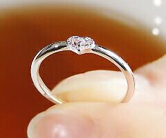 【ふるさと納税】 リング 指輪 ジュエリー レディース ファッション アクセサリー ゴールド 天然 ダイヤモンド K18 WG ピンキー 天然石 SIクラス 一粒 18金 ホワイト アンティーク調 ラッピング ハート ギフト 4月誕生石 プレゼント 品質保証書付 r-122 (KRP) 【G05-1410】 サムネイル3