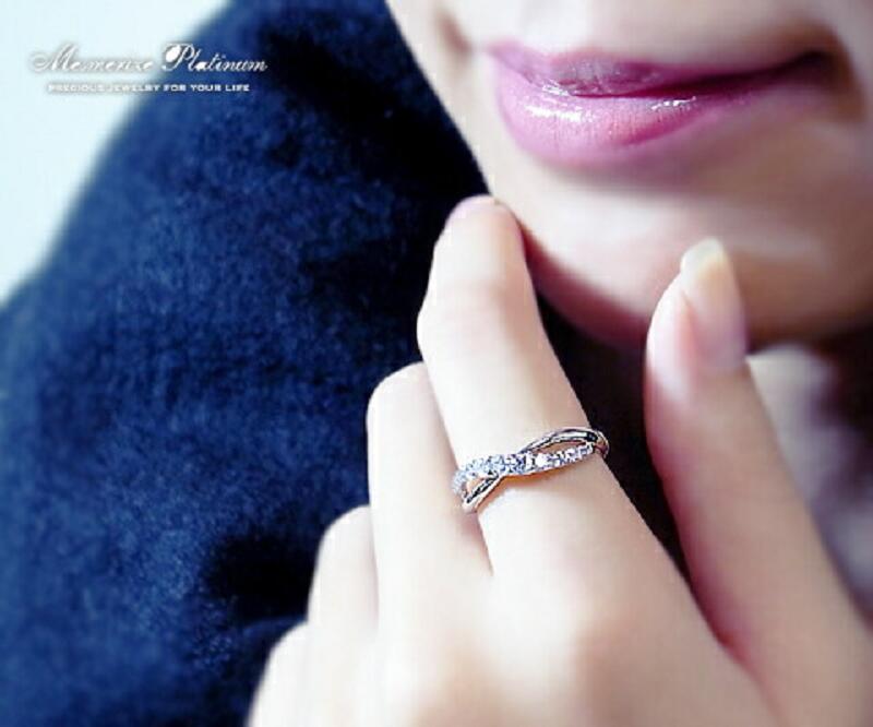 【ふるさと納税】 リング 指輪 ジュエリー レディース ファッション アクセサリー pt950 プラチナ 天然 ダイヤ 0.30ct SIクラス ダイヤモンド 0.3カラット 天然石 クロス プラチナ950 エンゲージ 婚約 シンプル ブライダル 品質保証書付 r-67 (KRP) 【M44-1410】 サムネイル3