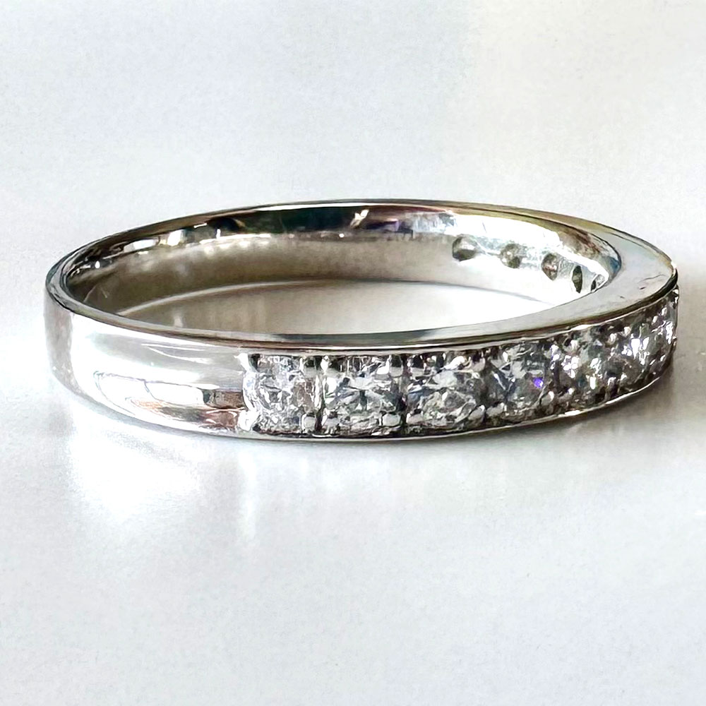 【ふるさと納税】【AK-5718/0010】プラチナダイヤモンドリング ハーフエタニティーリング 0.50カラット 1本 Pt900 0.50ct 約4.2g ジュエリーケース付き ダイヤモンド ダイアモンド 指輪 ジュエリー アクセサリー ファッション カジュアル フォーマル 山梨県 中央市 送料無料 サムネイル3