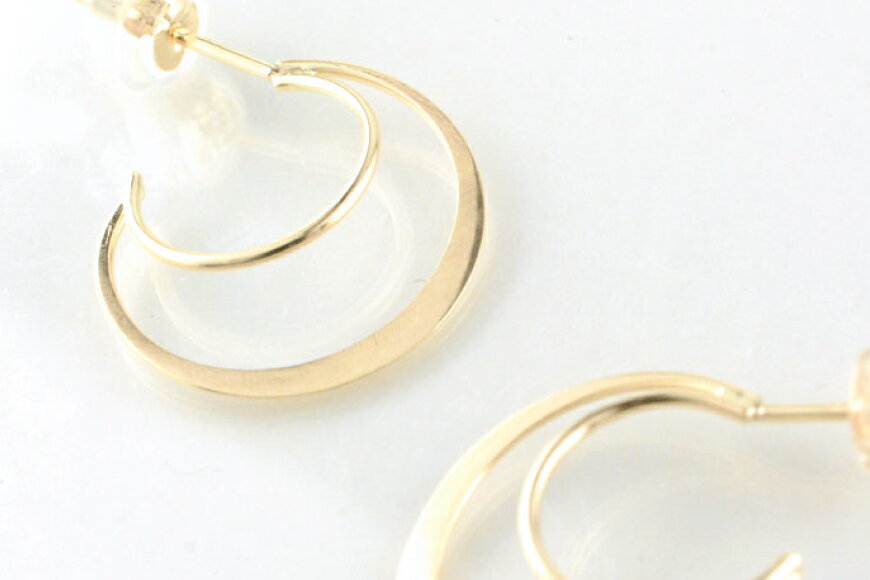 【ふるさと納税】ピアス K10 イエローゴールド 三日月 スタッドピアス ジュエリーケース付き [シエロ 山梨県 中央市 21470767] アクセサリー ジュエリー アクセ 月 ムーン 月型 シンプル レディース かわいい サムネイル2