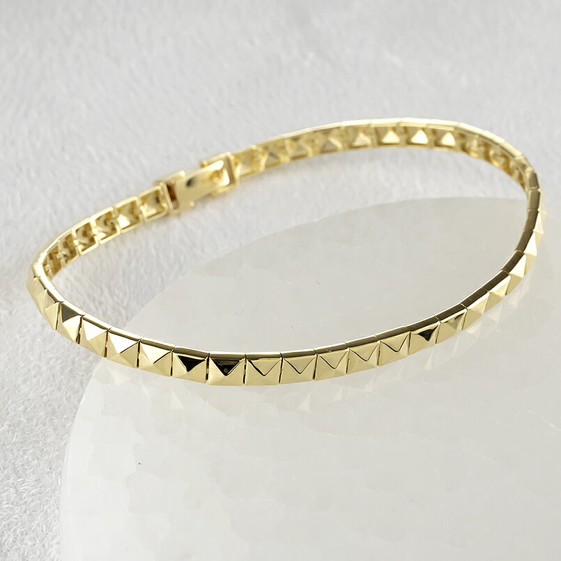 【ふるさと納税】 18金 ブレスレット スタッズ 太め 幅広 バングル 18.5cm ゴールド 中折れ式 地金 イエローゴールドK18 18k ジュエリー 普段 使い おしゃれ 人気250407tp200y 山梨県 昭和町 ジュエリー アクセサリー ギフト プレゼント 贈り物 記念日 誕生日 SWAA262 サムネイル3