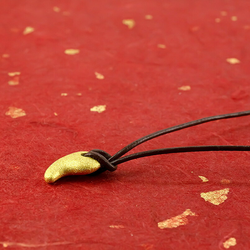 【ふるさと納税】 純金 24金 ペンダントトップ 勾玉 ゴールド ネックレス 革紐 K24 24k お守り ジュエリー 人気 シンプル 山梨県 昭和町 送料無料 管理番号131225101c SWAA035 サムネイル2