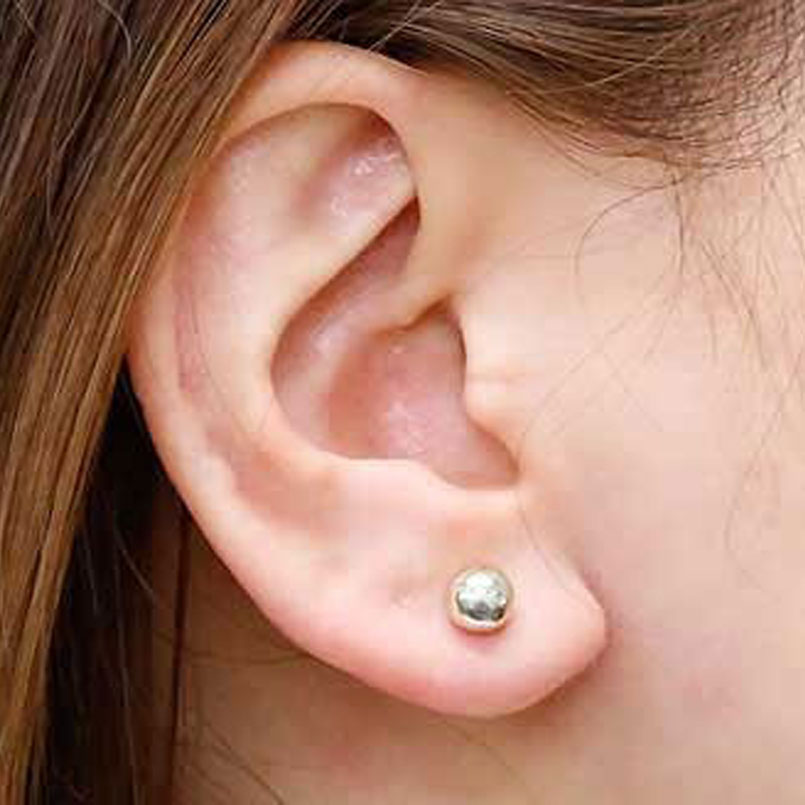 【ふるさと納税】 プラチナ ピアス 丸玉 6mm キャッチのいらないピアス つけっぱなし ペア 両耳 pt900 キャッチナッシャー 地金 シンプル 人気 山梨県 昭和町 送料無料 管理番号170712201pm SWAA045 サムネイル3