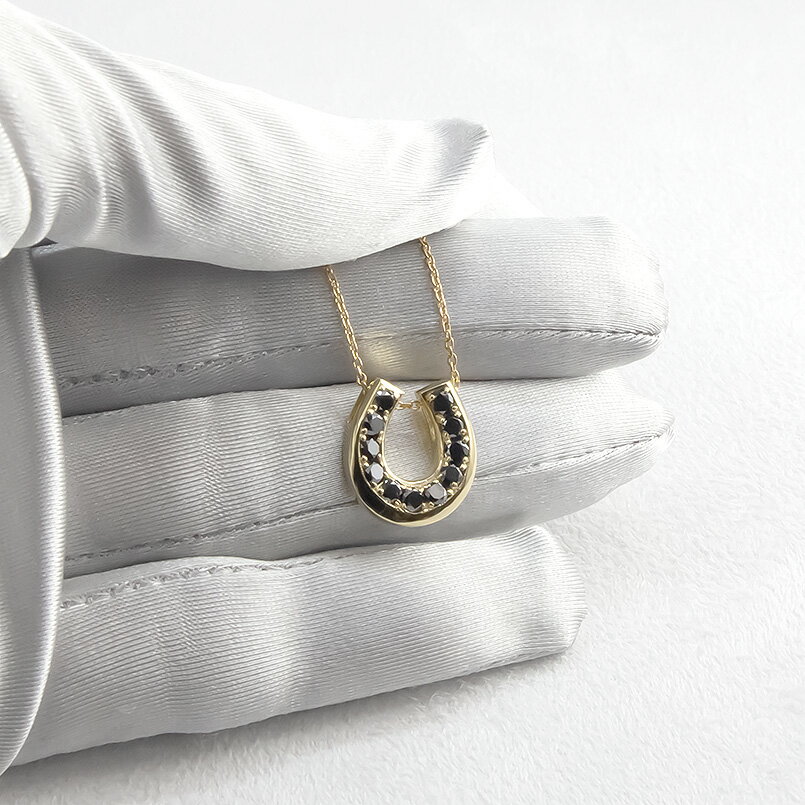 【ふるさと納税】 18金 ペンダントトップ 馬蹄 ブラックダイヤモンド 1.0ct ネックレス ホースシュー ブラックダイヤ 蹄鉄 シンプル ジュエリー 山梨県 昭和町 送料無料 管理番号230227102bkym SWAA095 サムネイル2