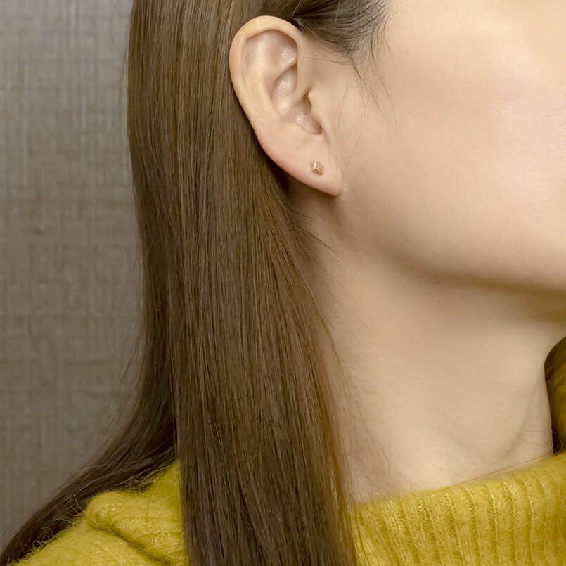 【ふるさと納税】 18金 ピアス k18 片耳 メンズ キャッチのいらないピアス スタッズ ゴールド イエローゴールドK18 18k スクエア 四角 シンプル スタッドピアス 241226tp200yu 山梨県 昭和町 ジュエリー アクセサリー ギフト プレゼント 贈り物 記念日 誕生日 SWAA211 サムネイル3