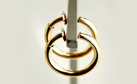 【ふるさと納税】ふるさと納税 ピアスに見える イヤリング ジュエリー イヤーカフ 18金 ジュエリーケース付 保証書付 アクセサリー おしゃれ ギフト プレゼント 山梨県 昭和町K18 イエローゴールド ピアスに見える 地金 イヤリング(直径15mm) 保証書付 KO-0013SWAD010 サムネイル3