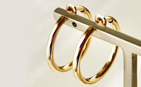 【ふるさと納税】ふるさと納税 ピアスに見える イヤリング ジュエリー イヤーカフ 18金 ジュエリーケース付 保証書付 アクセサリー おしゃれ ギフト プレゼント 山梨県 昭和町K18 イエローゴールド ピアスに見える 地金 イヤリング(直径20mm) 保証書付 KO-0014SWAD011 サムネイル2